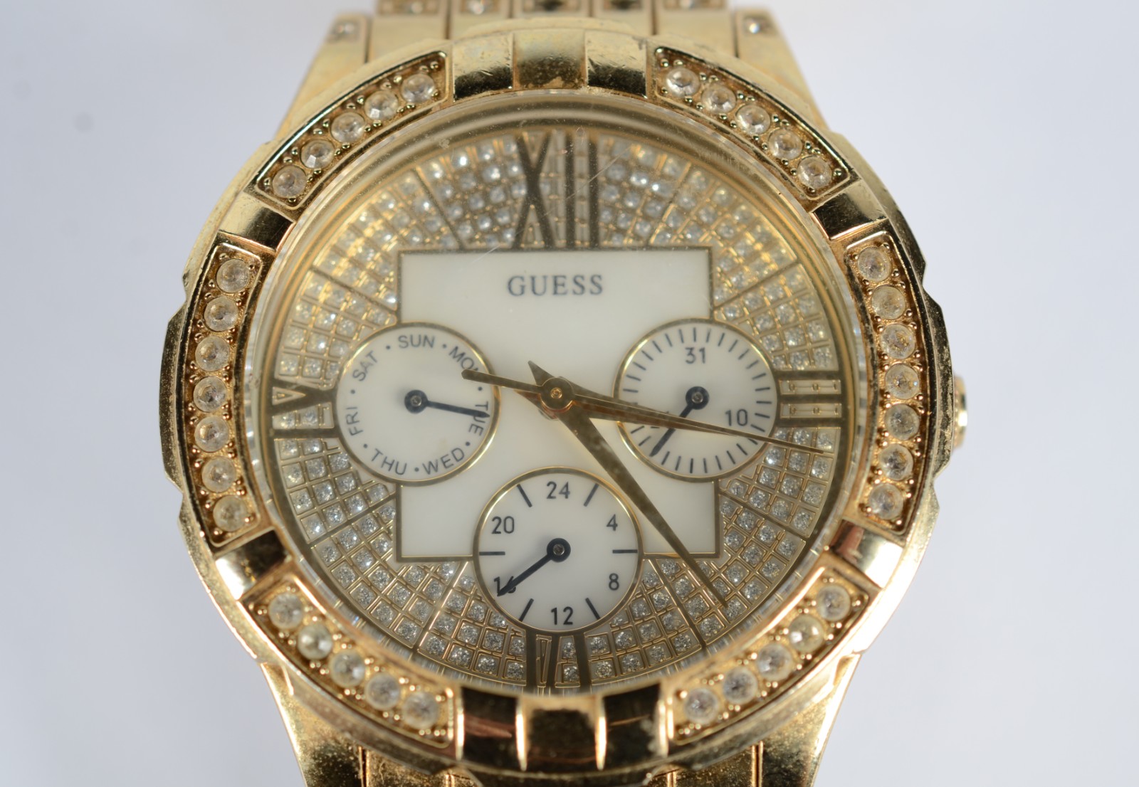 Relógio dourado feminino, á quartz. Pequenos desgastes, máquina... - foto 3 de 9