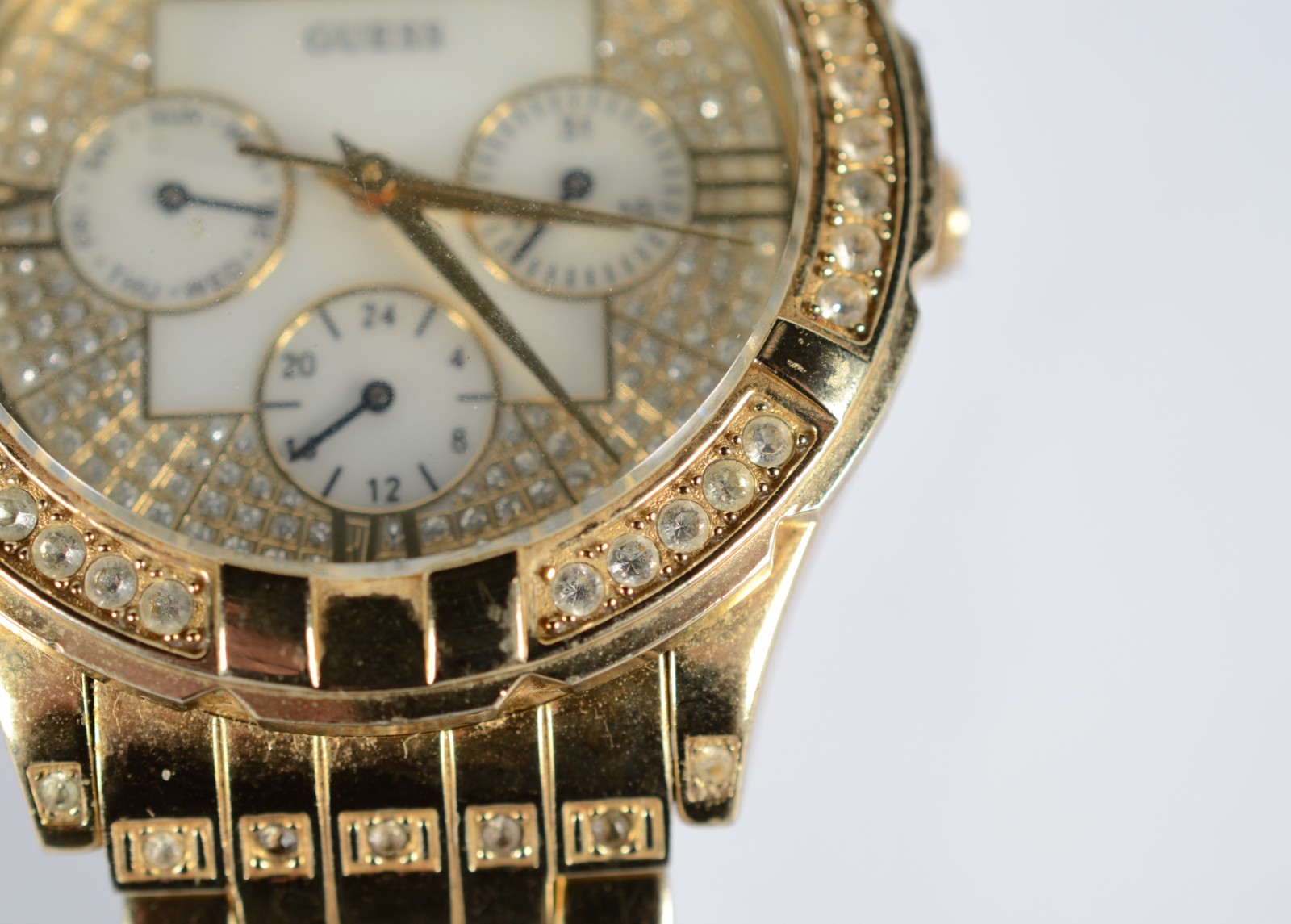 Relógio dourado feminino, á quartz. Pequenos desgastes, máquina... - foto 4 de 9