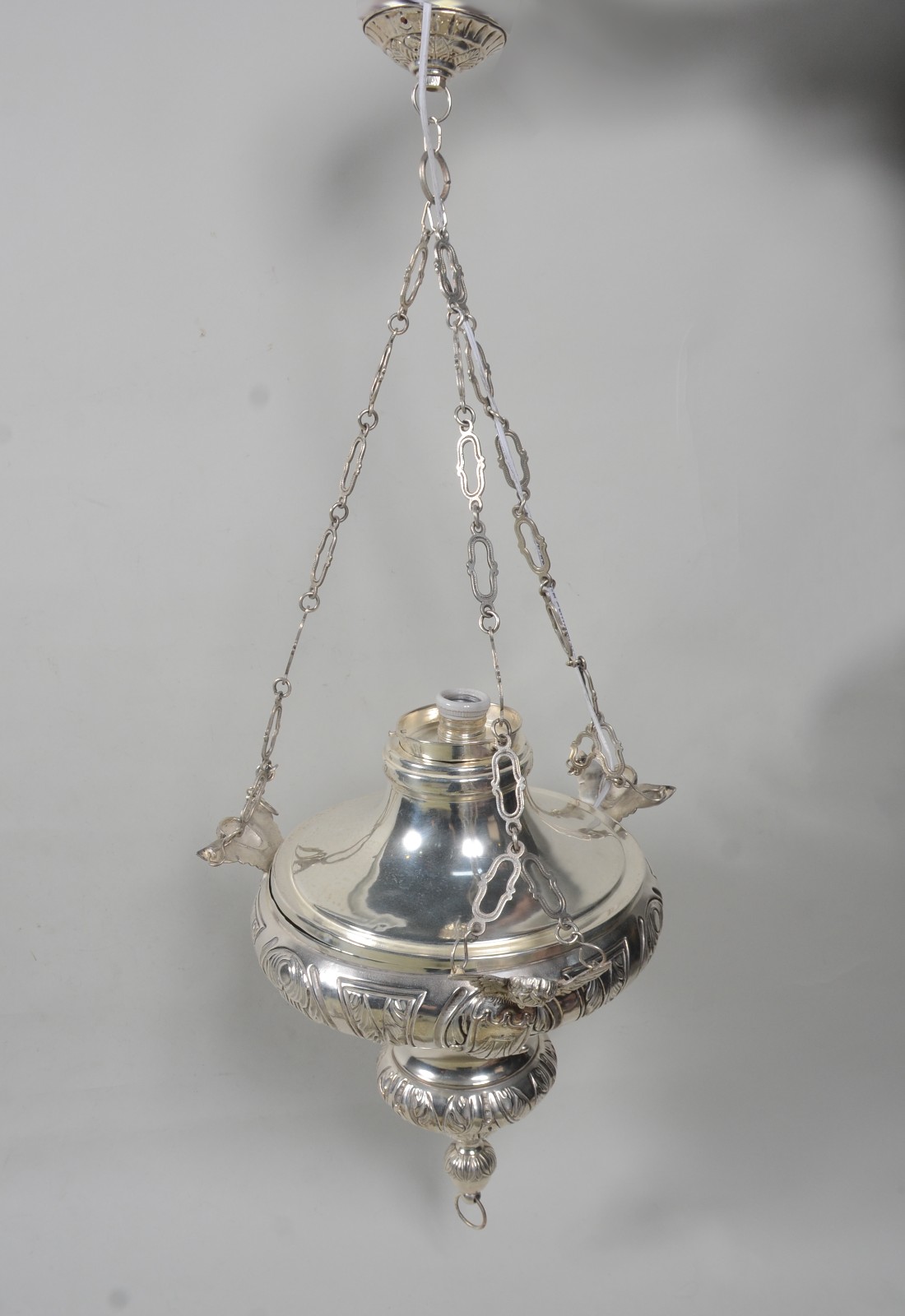Lampadário de metal prateado. - foto 4 de 10