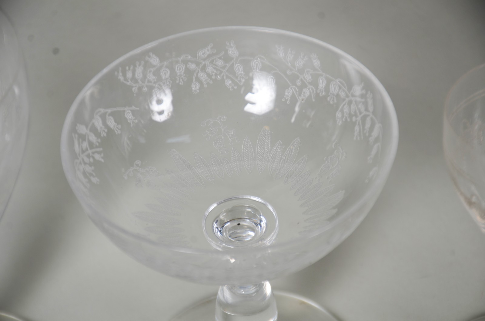 Serviço de cristal francês lavrado, composto de: 8 flutes para... - foto 3 de 6