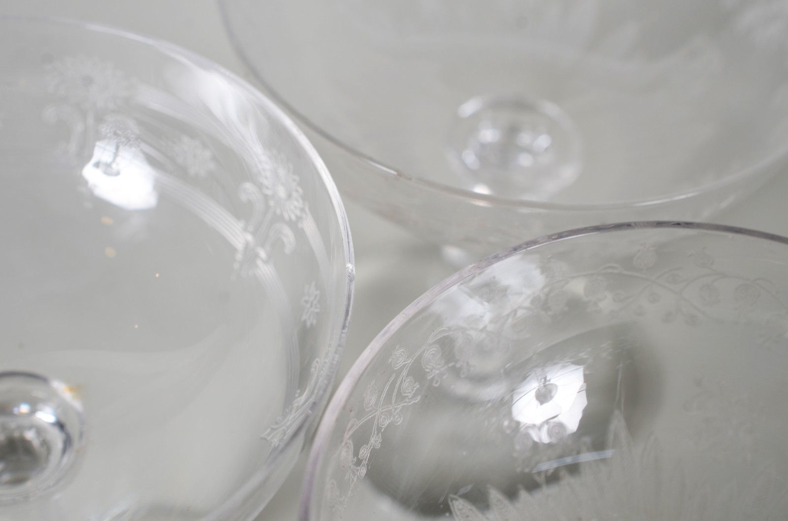 Serviço de cristal francês lavrado, composto de: 8 flutes para... - foto 5 de 6