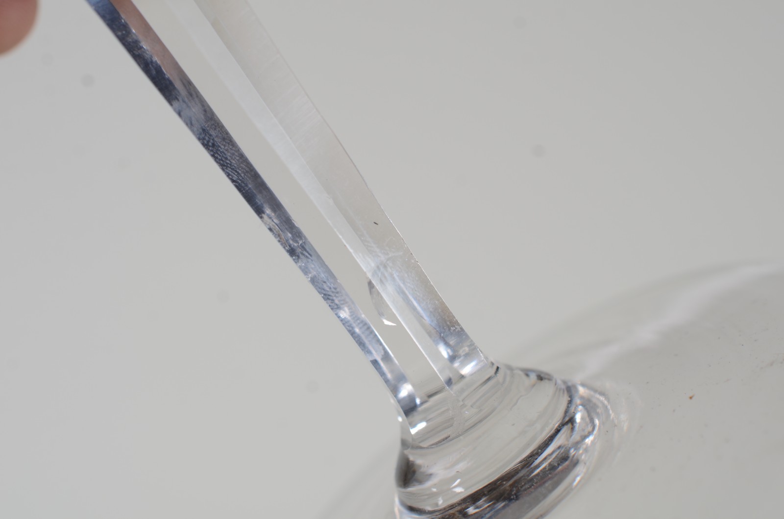 Serviço de cristal francês lavrado, composto de: 8 flutes para... - foto 6 de 6