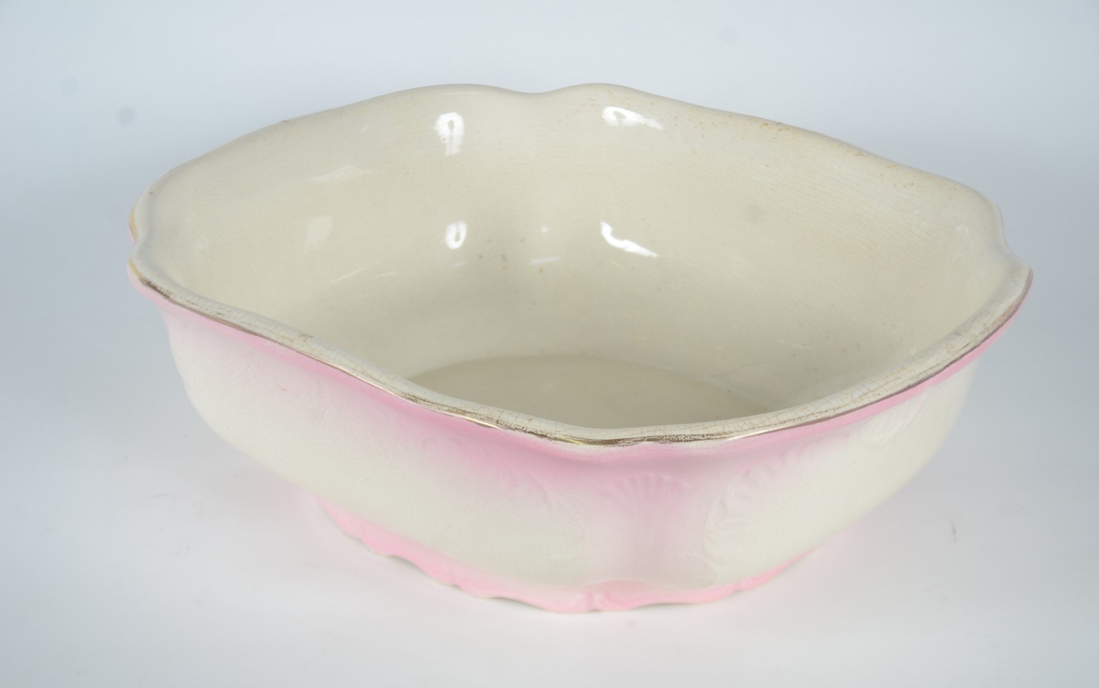 Gomil com bacia de faiança em tons de creme e rosa degradé. Fio de... - foto 4 de 12