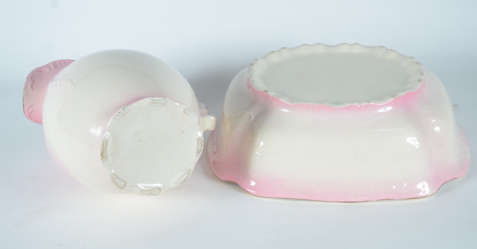 Gomil com bacia de faiança em tons de creme e rosa degradé. Fio de... - foto 5 de 12