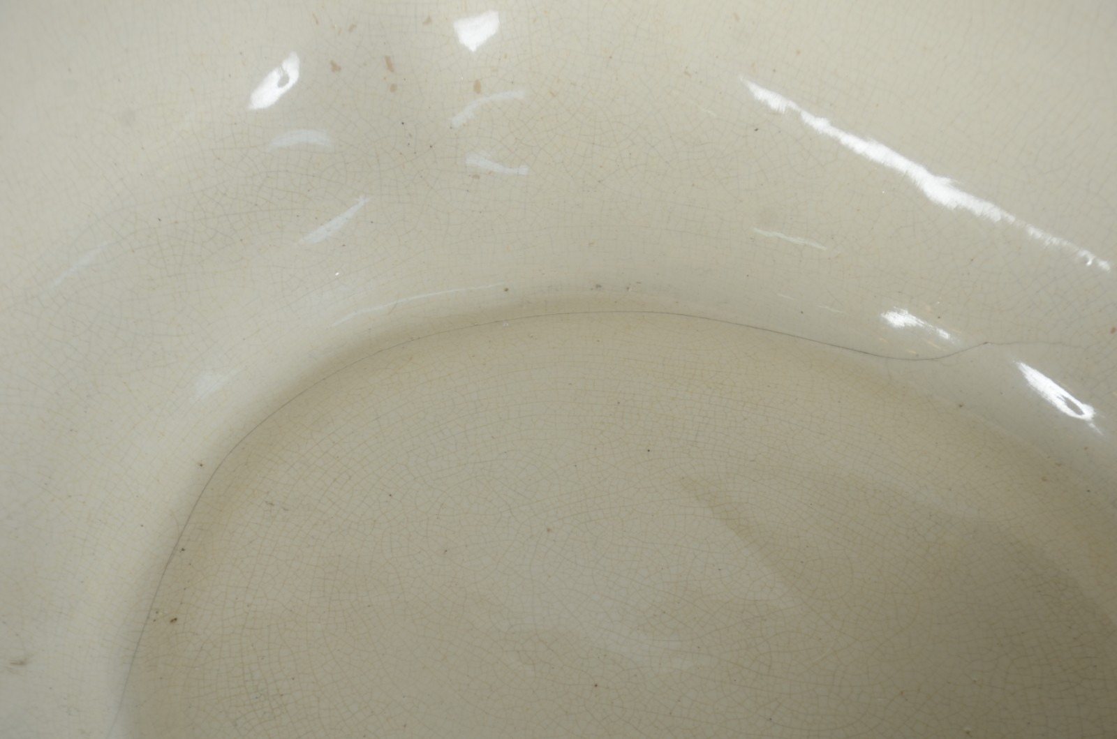 Gomil com bacia de faiança em tons de creme e rosa degradé. Fio de... - foto 7 de 12