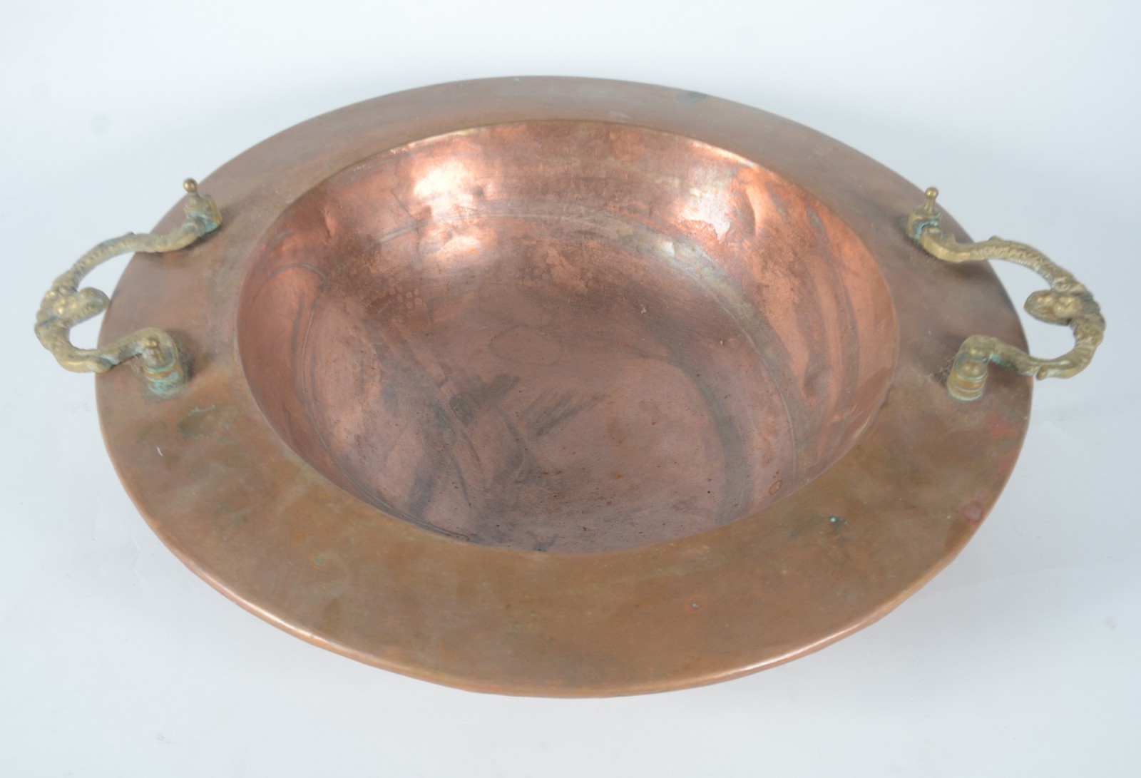 Bowl de cobre com alças douradas. - foto 1 de 9