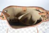 Louis Vuitton (1854),  - Bolsa feminina branca com logotipo, detalhes de couro natural e metal dourado. Nº M14100.