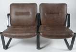 Jorge Zalszupin (1922-2020),  - Par de poltronas LOBBY com estrutura de metal pintado de preto e estofamento em couro sintético. Desgastes.
