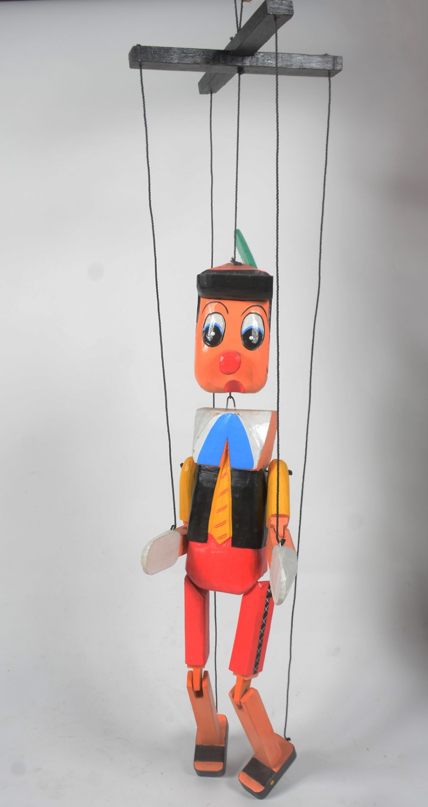 Grande marionete do boneco Pinóquio em madeira policromada. - foto 1 de 8