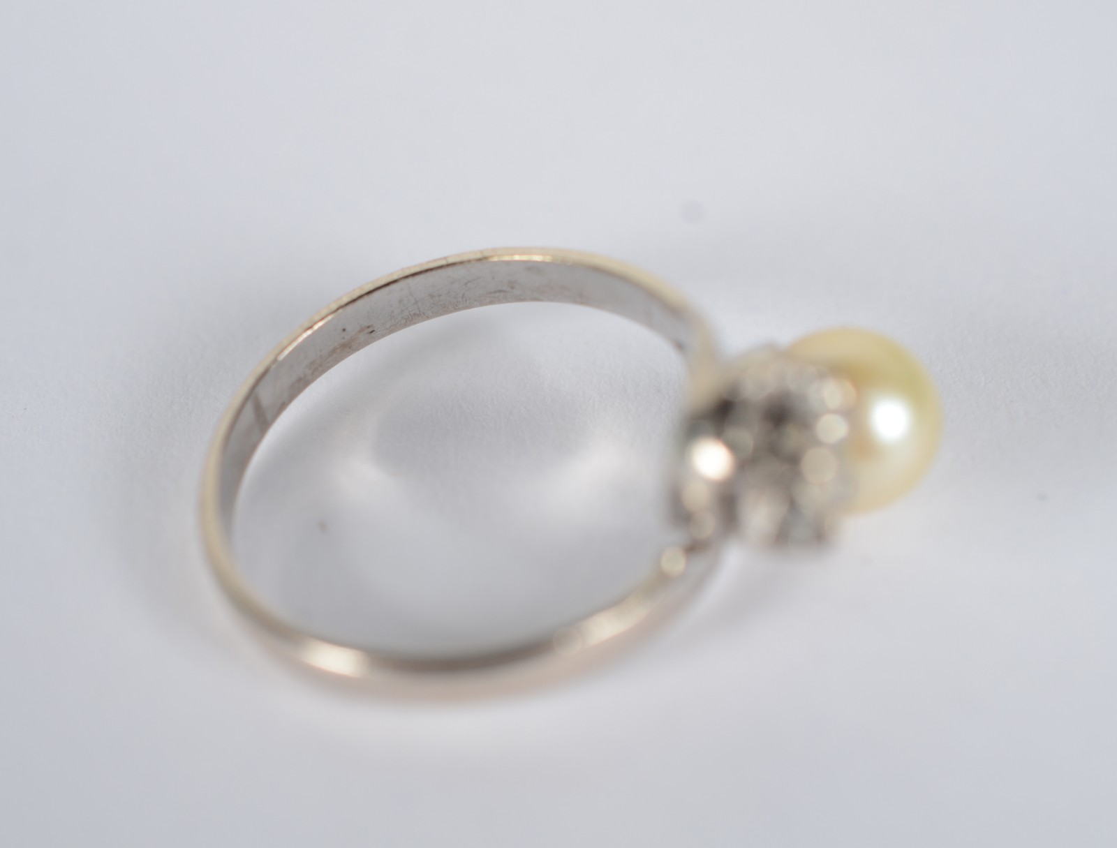 Anel de ouro branco modelo Romeu e Julieta com um brilhante de 0,15... - foto 3 de 8