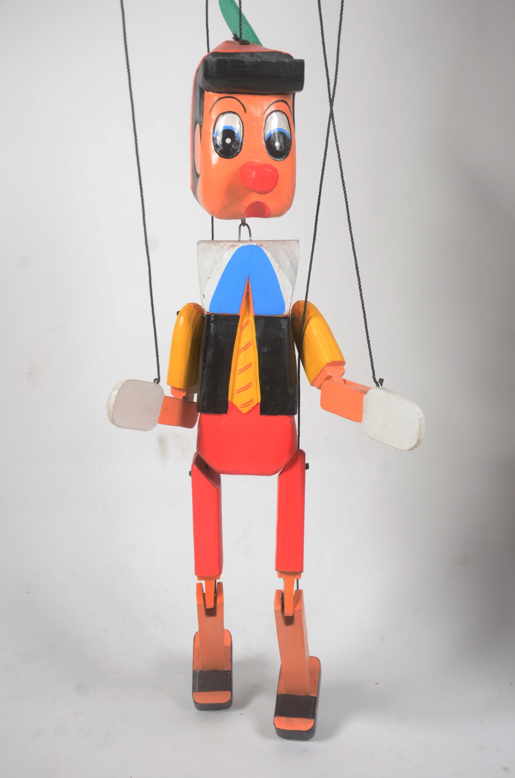 Grande marionete do boneco Pinóquio em madeira policromada. - foto 2 de 8