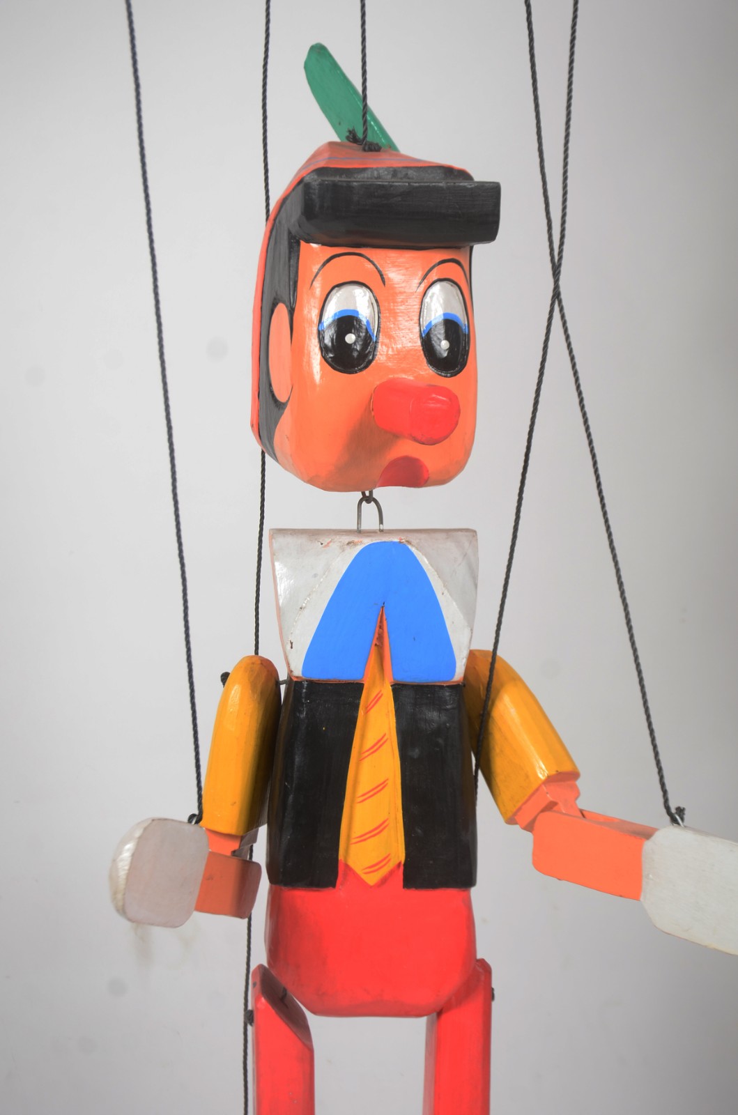 Grande marionete do boneco Pinóquio em madeira policromada. - foto 3 de 8