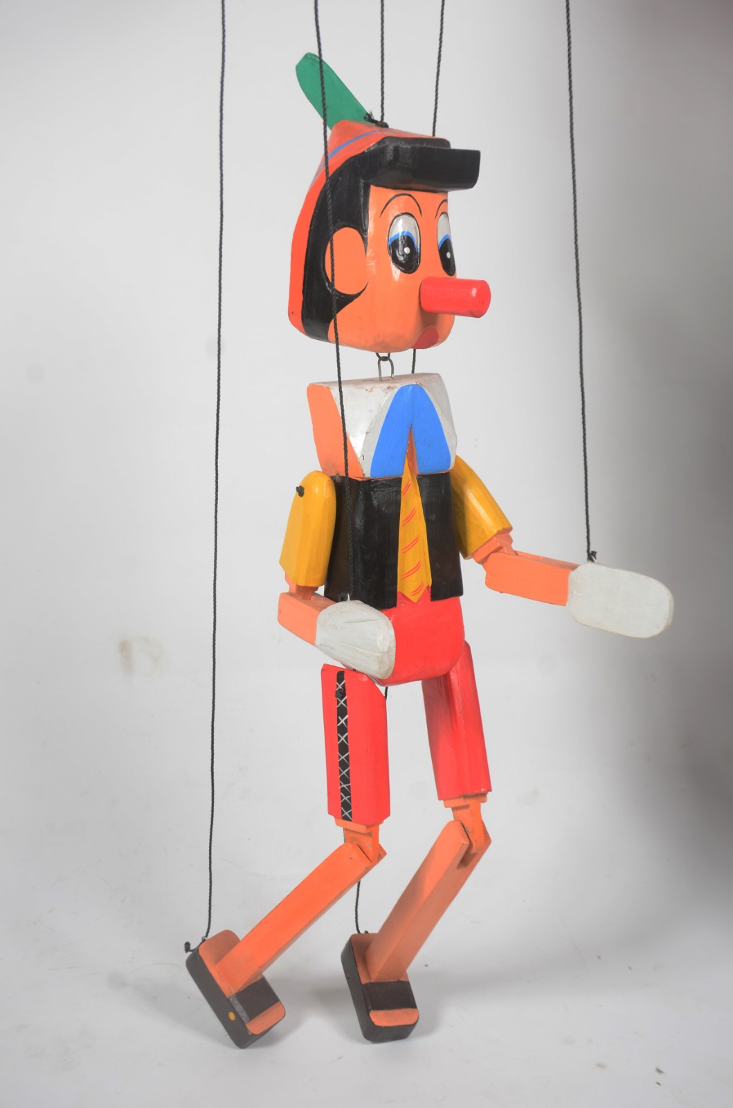 Grande marionete do boneco Pinóquio em madeira policromada. - foto 4 de 8