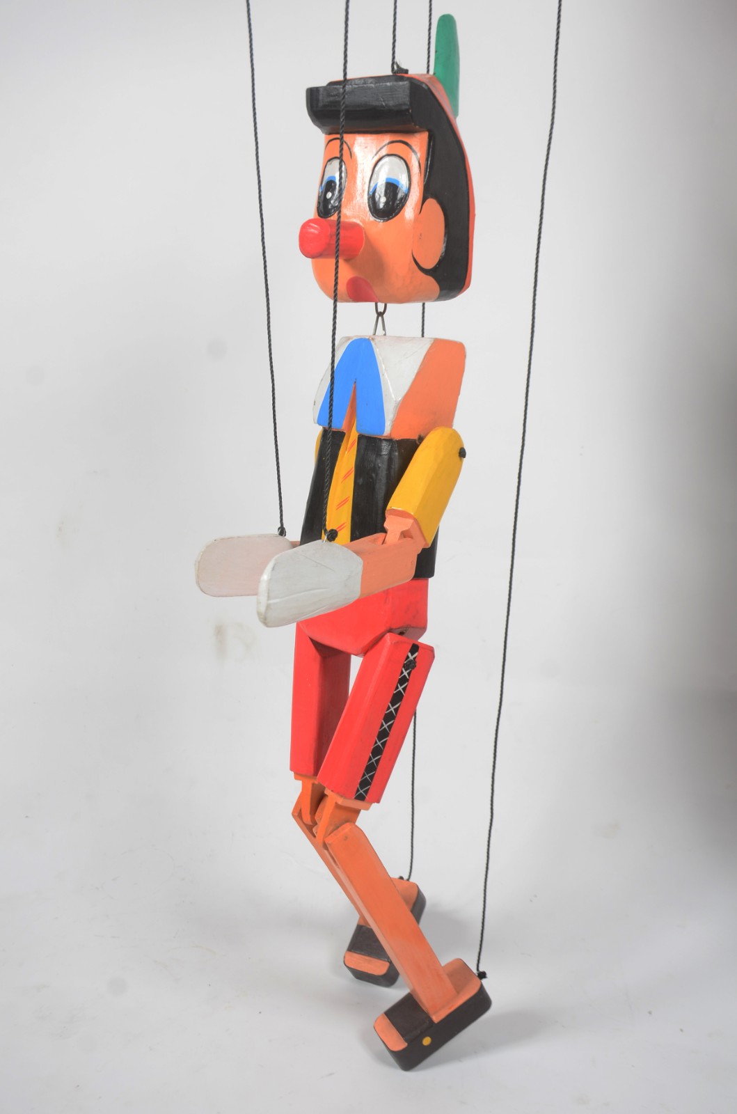 Grande marionete do boneco Pinóquio em madeira policromada. - foto 6 de 8
