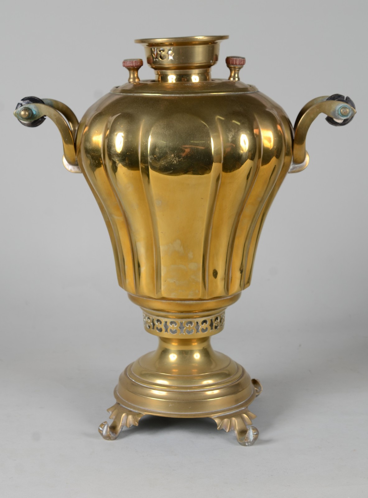 Samovar russo de metal dourado. Apresenta selos russos comemorativos... - foto 5 de 9