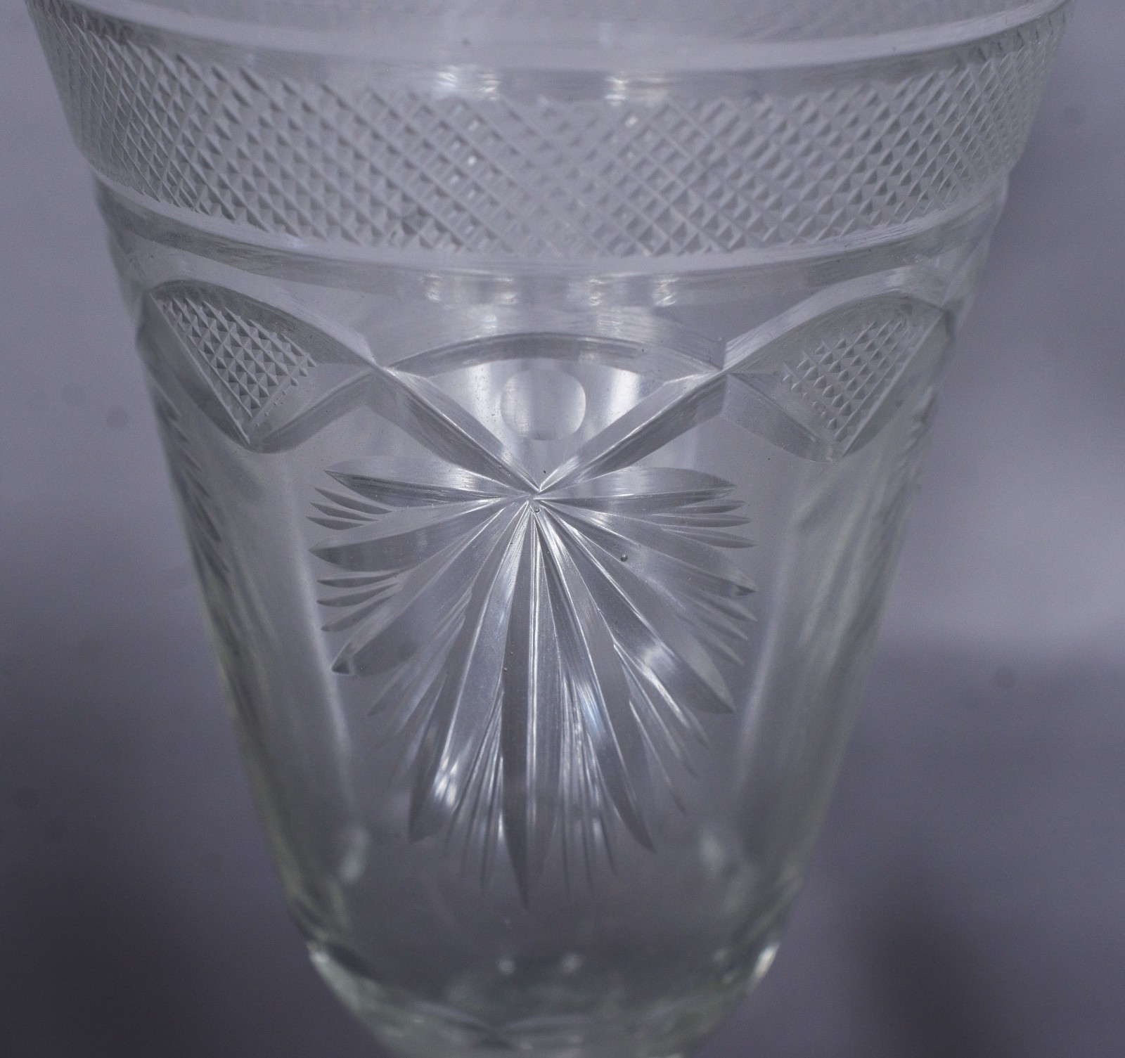 Serviço de cristal lapidado, composto de: 5 taças para champagne (4... - foto 4 de 6