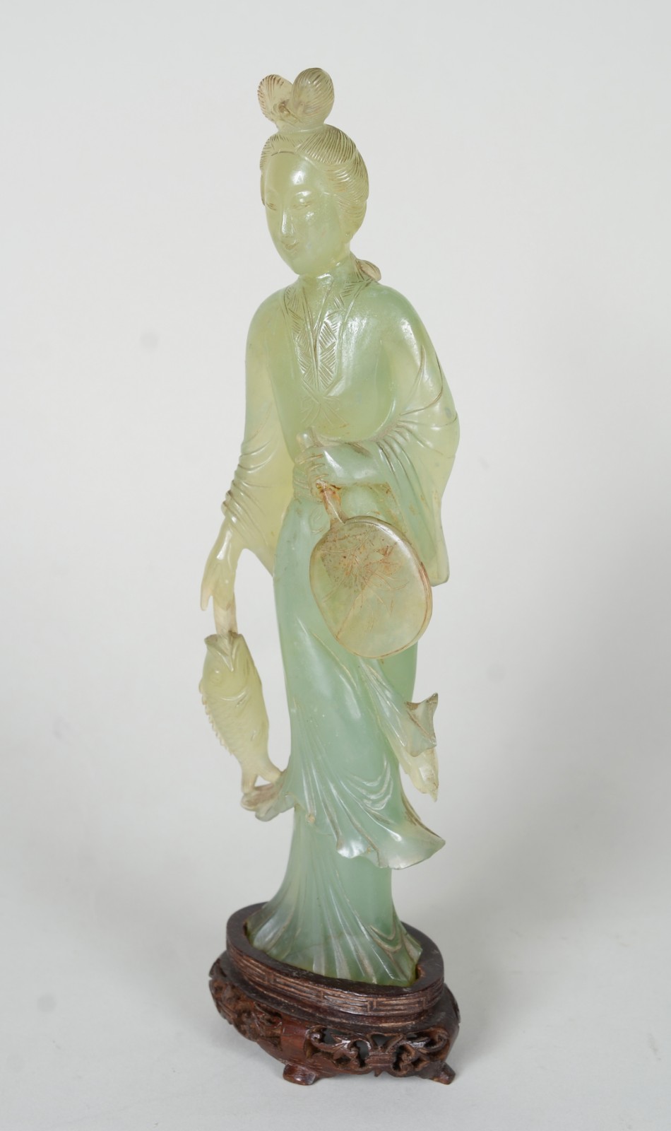 Escultura oriental representando gueixa de pedra na cor verde jade... - foto 1 de 9