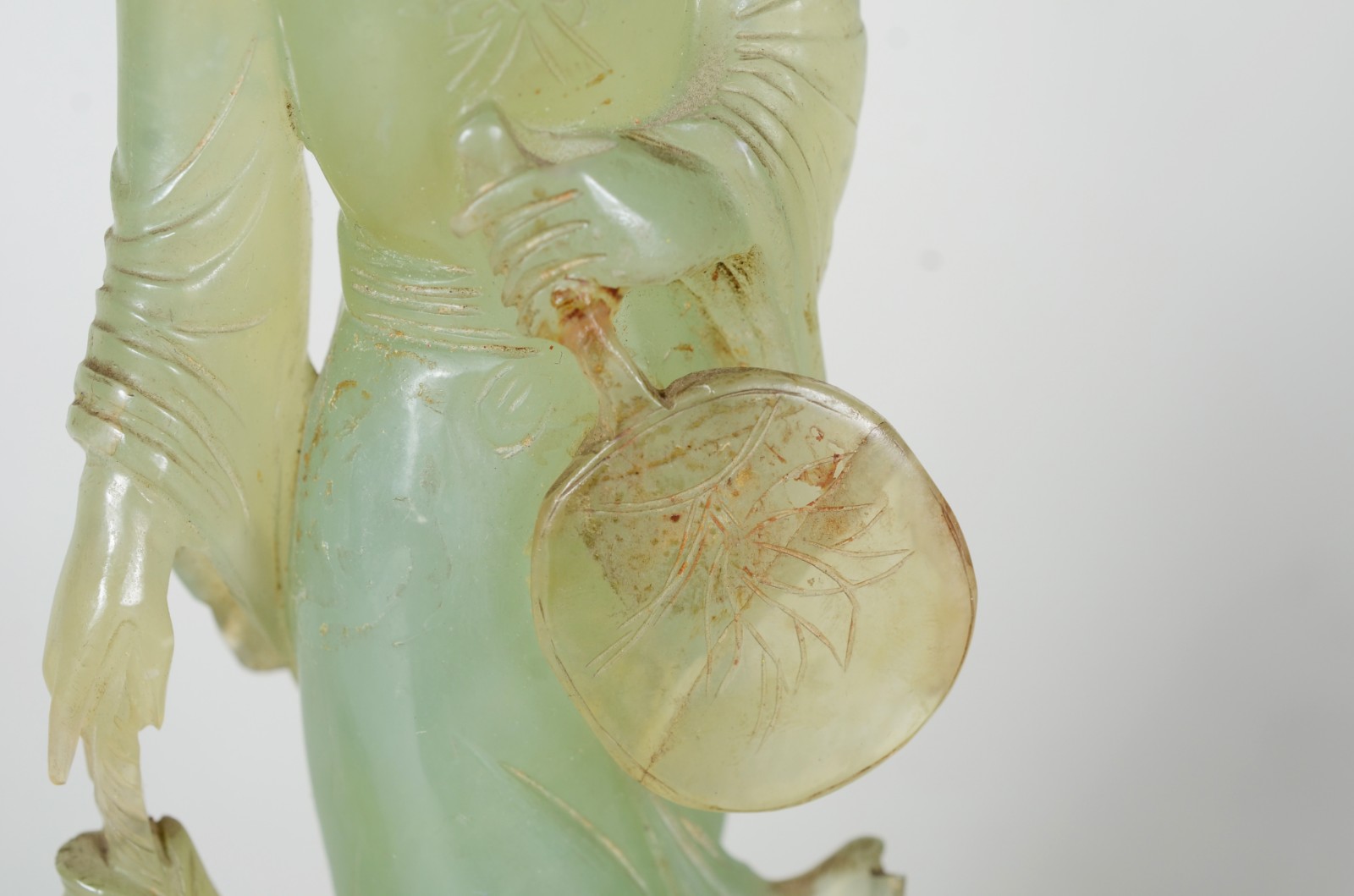Escultura oriental representando gueixa de pedra na cor verde jade... - foto 4 de 9