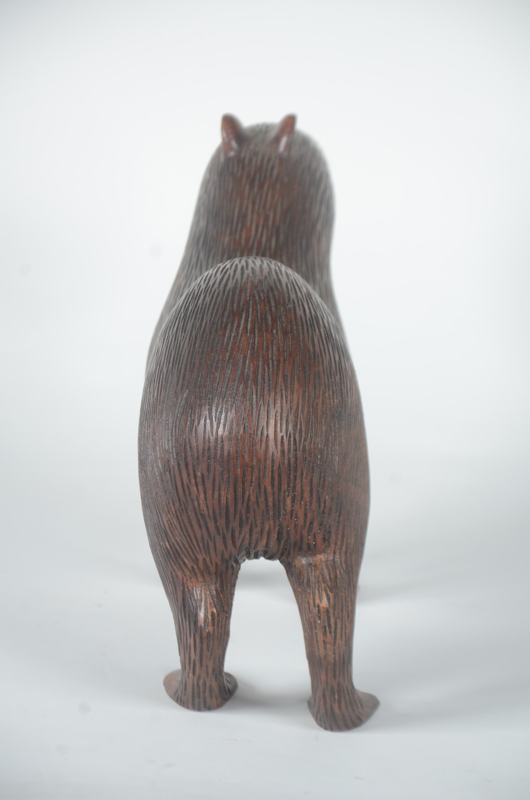 Escultura de madeira maciça representando capivara. - foto 5 de 6