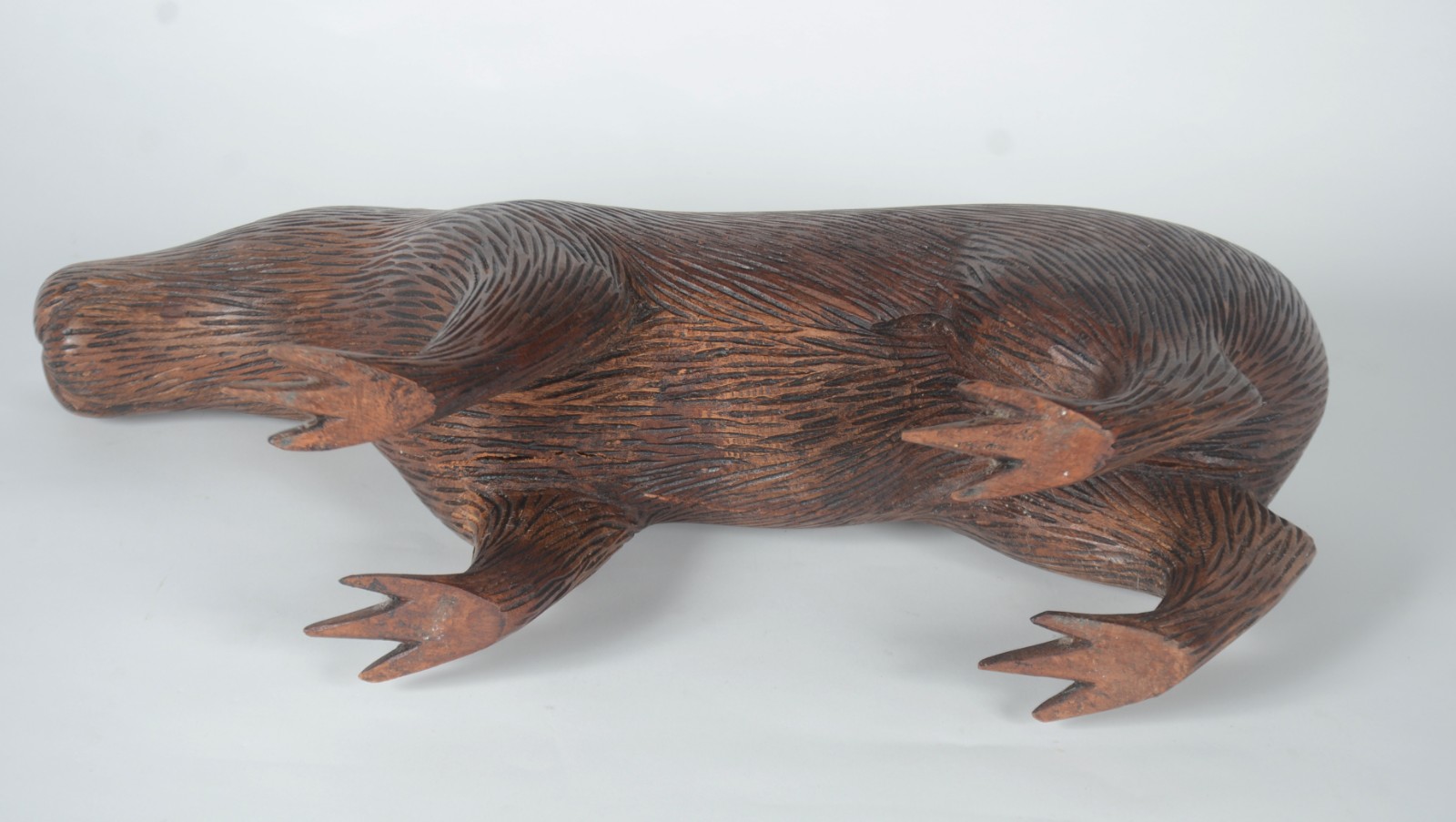 Escultura de madeira maciça representando capivara. - foto 6 de 6