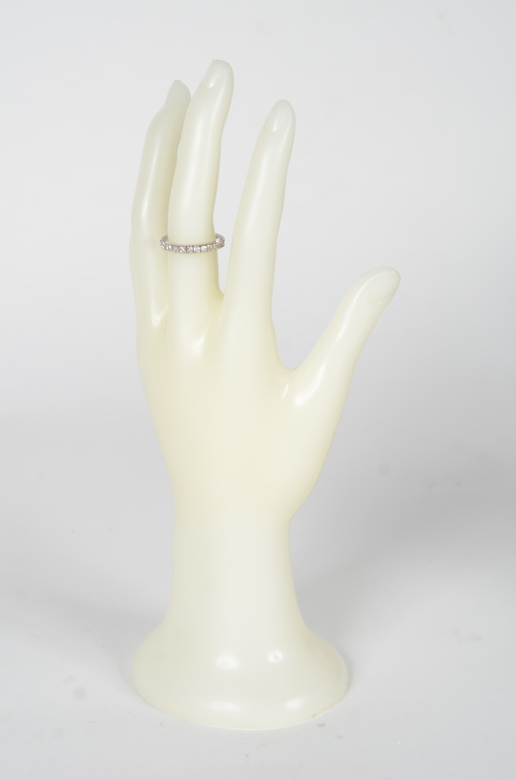 Aliança completa de ouro branco com 30 brilhantes de 0,05 ct, ct... - foto 5 de 7