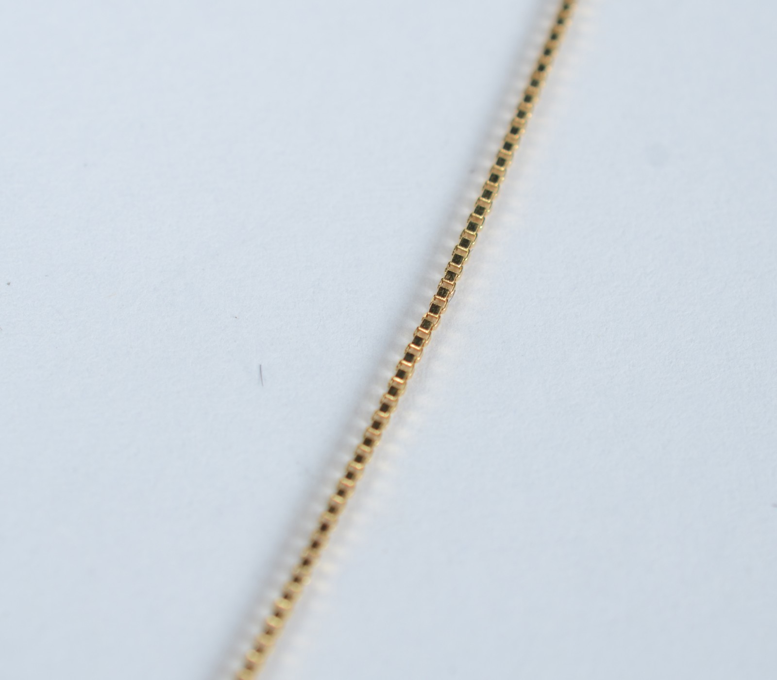 Colar de ouro 18 k, contraste 750 com pendente com brilhantes. (Por... - foto 3 de 6