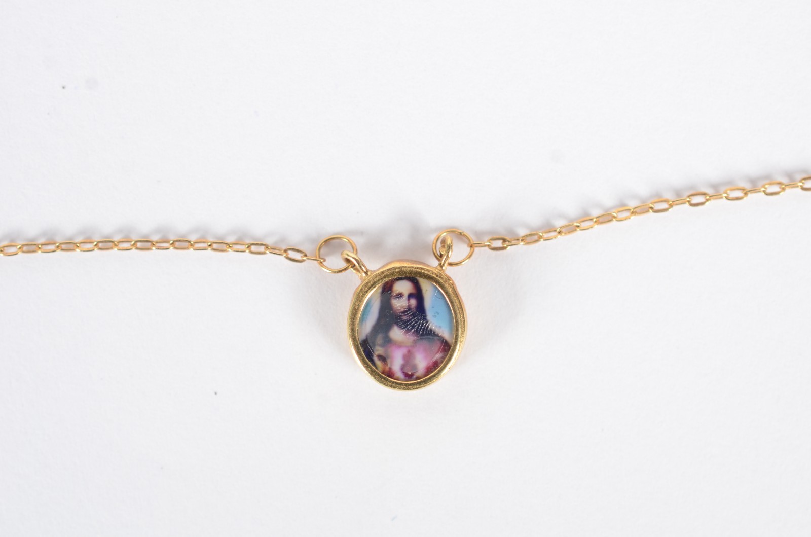 Escapulário de ouro 18 k., com imagem do Sagrado Coração de Jesus... - foto 1 de 5