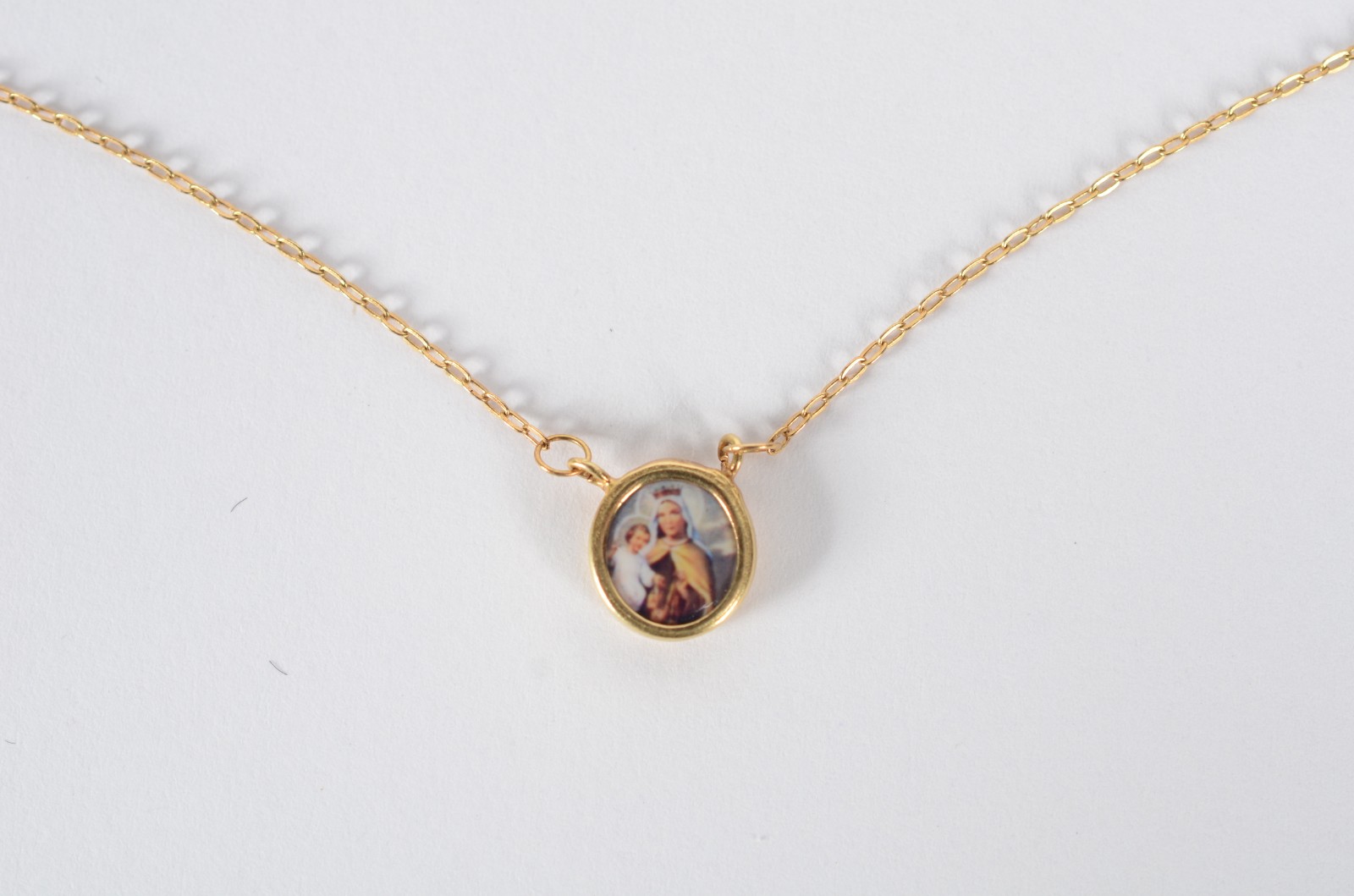 Escapulário de ouro 18 k., com imagem do Sagrado Coração de Jesus... - foto 2 de 5