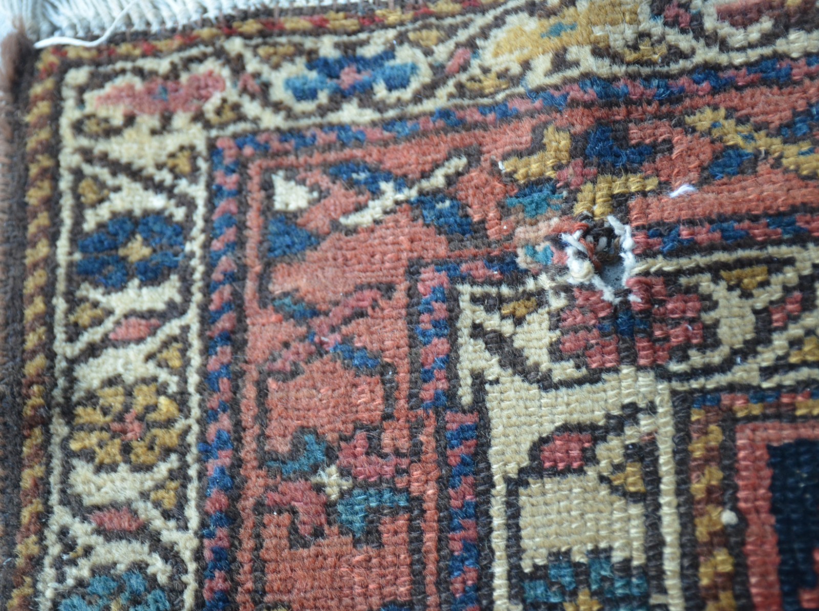 Excepcional e antiga galeria persa Ferahan. Com desgastes do uso. - foto 8 de 9