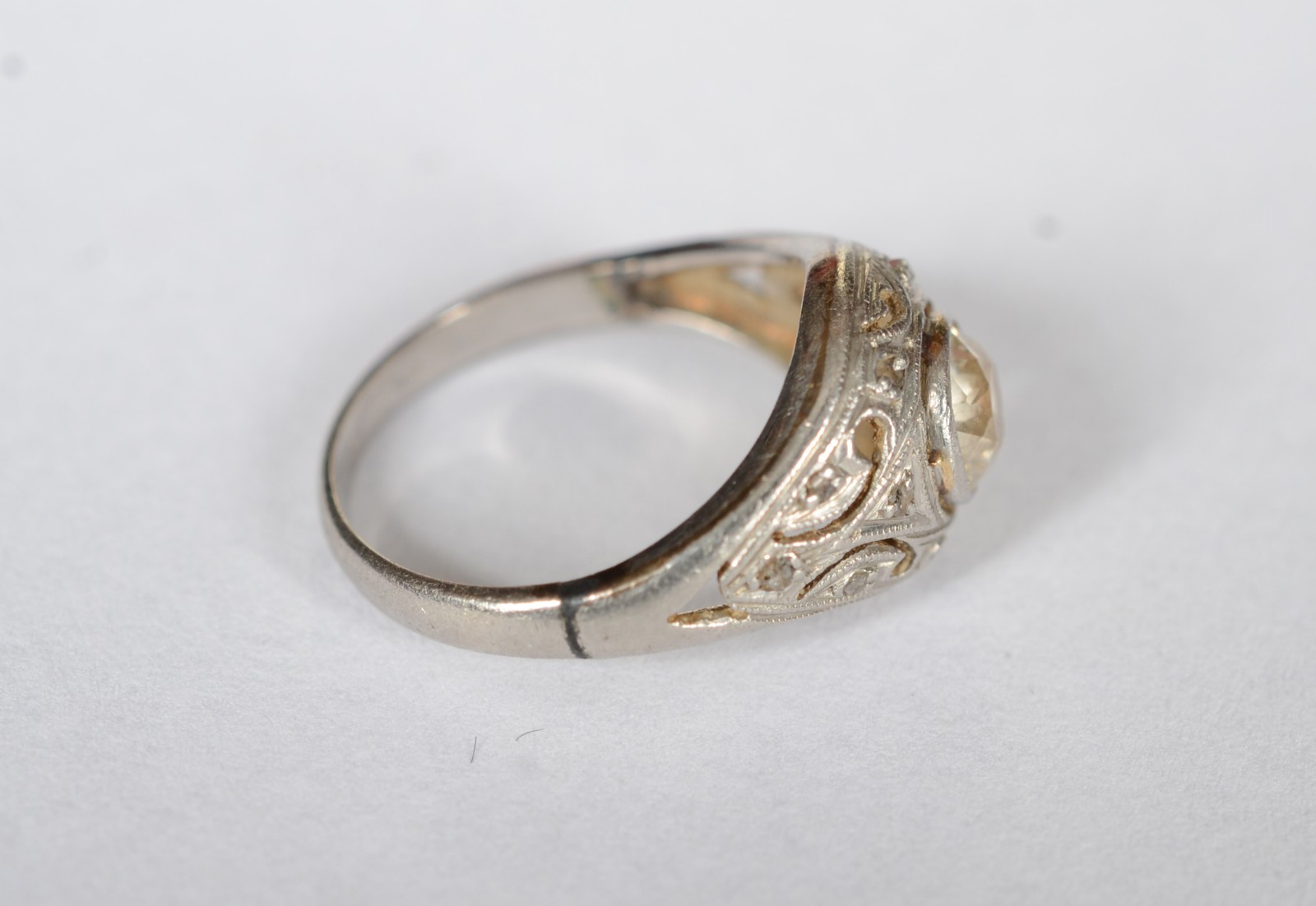 Anel bombe de platina com brilhantes de 0,40 ct, aro 10. (Por motivos... - foto 3 de 6
