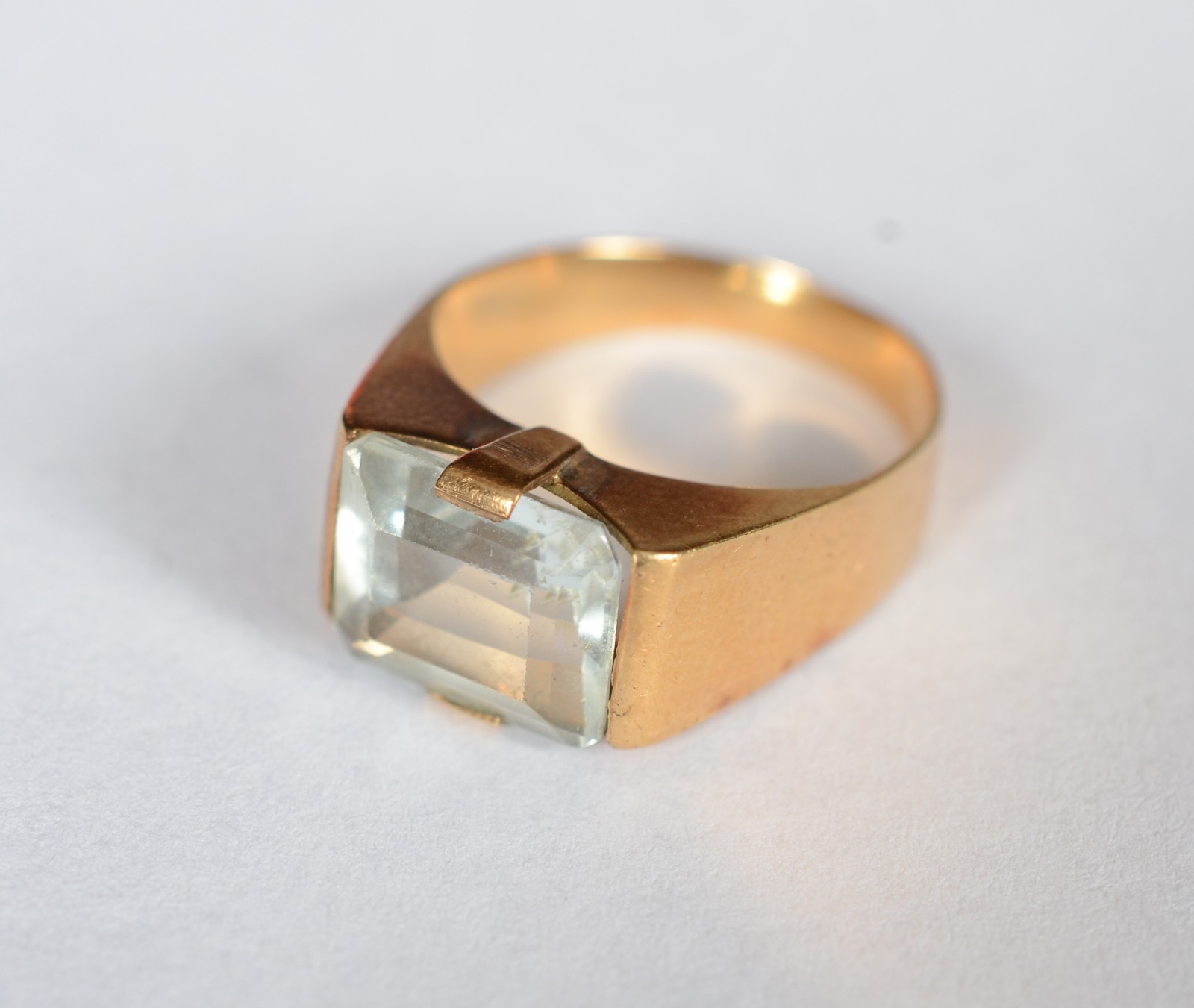 Anel de ouro 18 k com pedra azul, aro 11. (Por motivos de segurança a... - foto 1 de 7