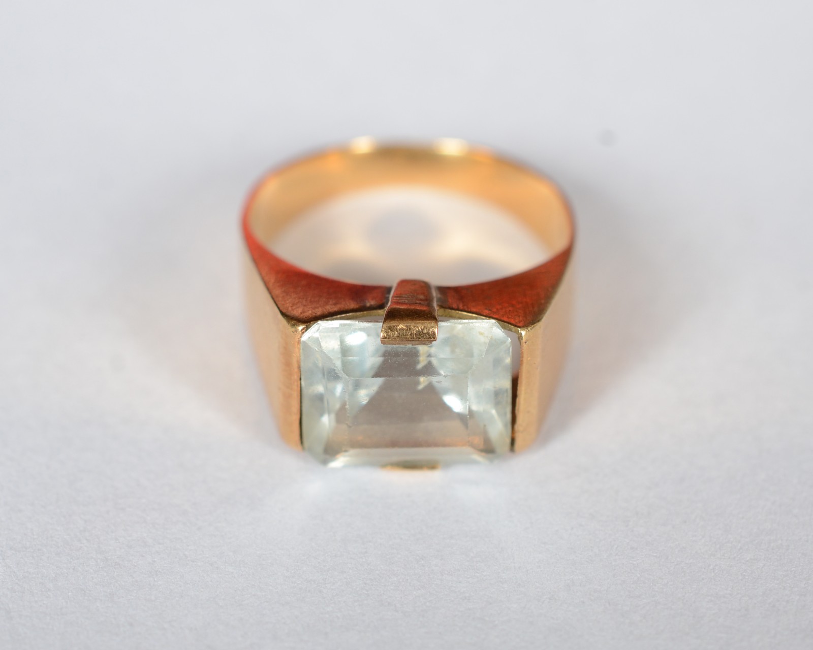 Anel de ouro 18 k com pedra azul, aro 11. (Por motivos de segurança a... - foto 2 de 7