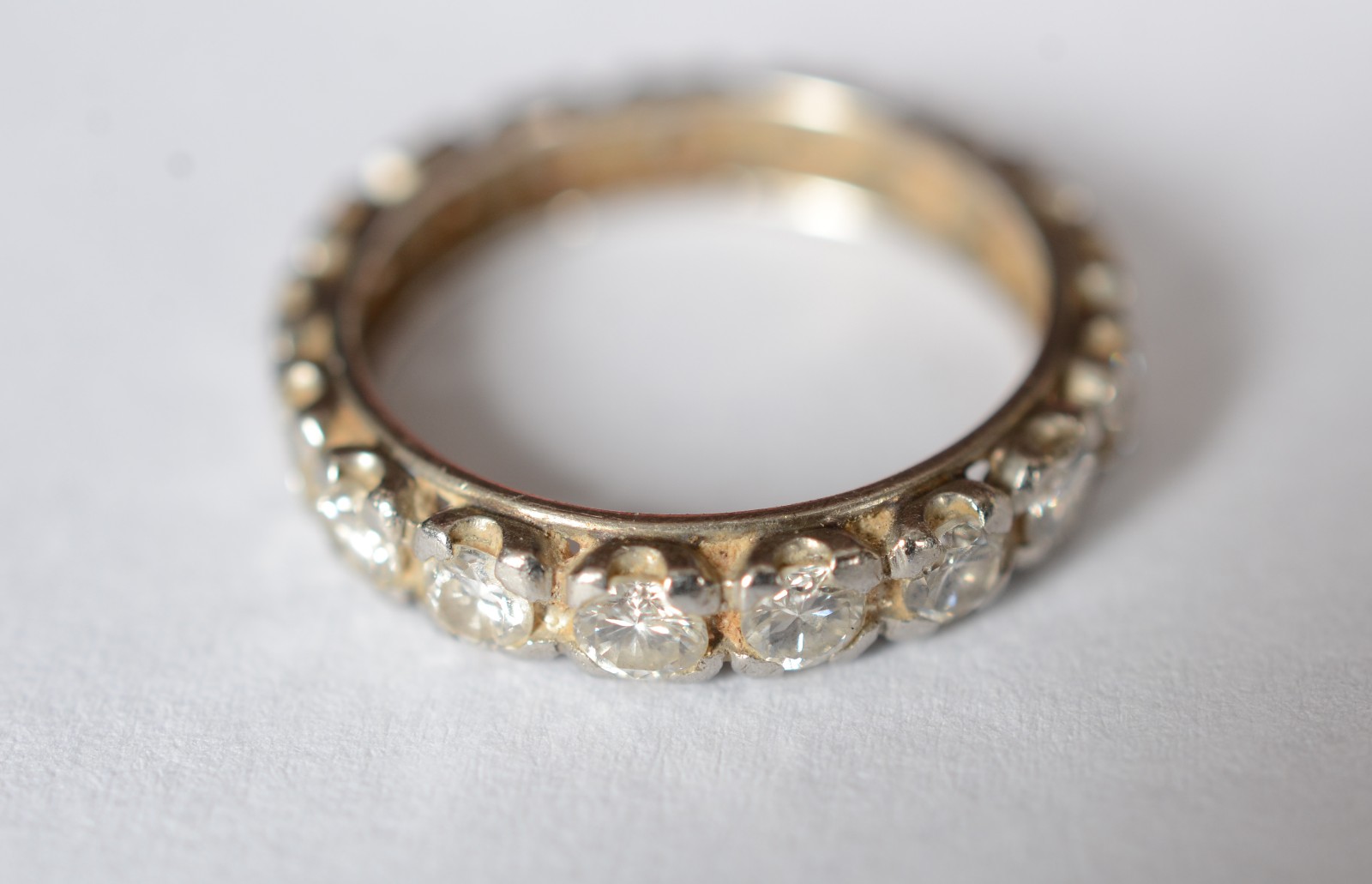 Aliança completa de platina com brilhantes 0,50 ct, aro 8. (Por... - foto 2 de 6
