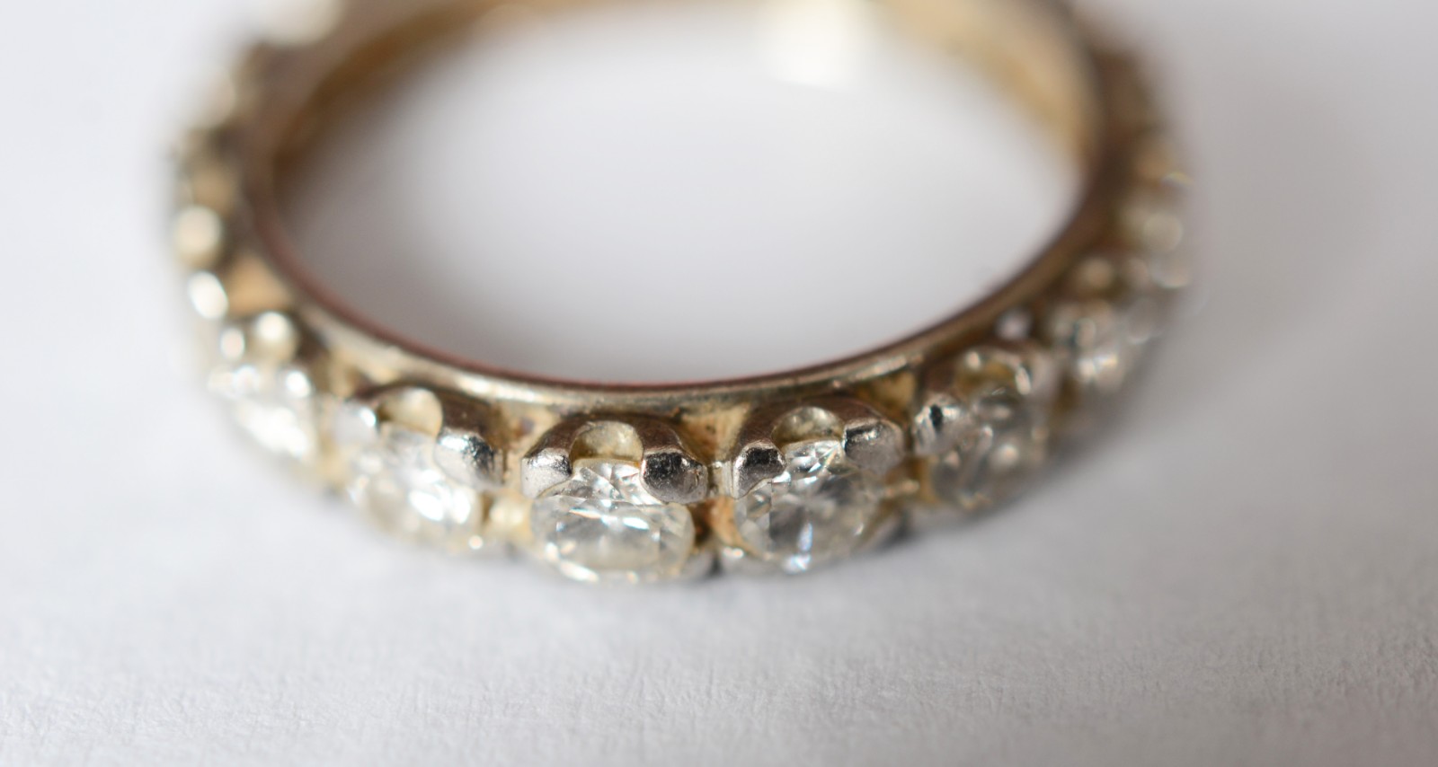 Aliança completa de platina com brilhantes 0,50 ct, aro 8. (Por... - foto 3 de 6