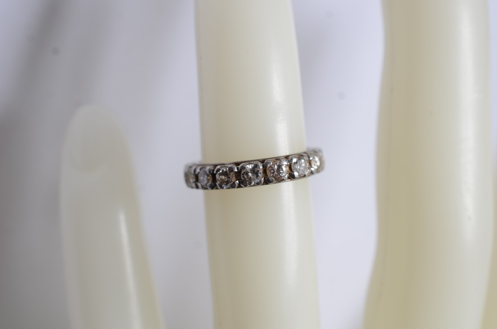 Aliança completa de platina com brilhantes 0,50 ct, aro 8. (Por... - foto 6 de 6