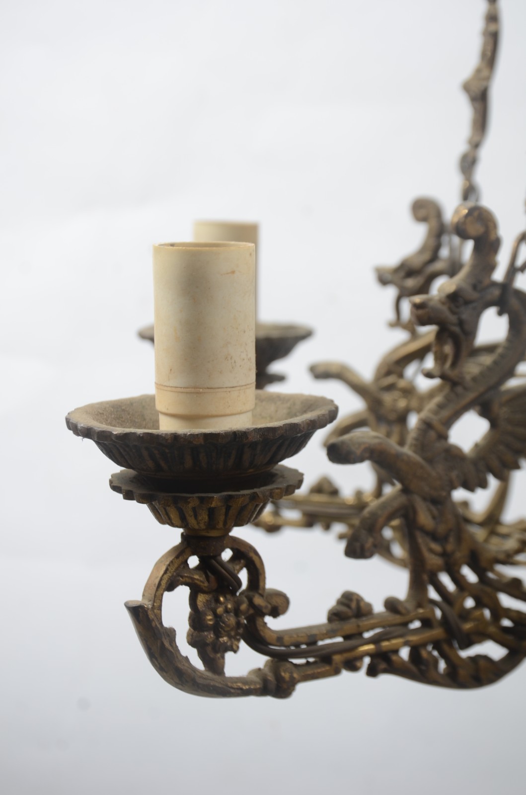 Lustre de metal dourado para 6 luzes. - foto 4 de 5