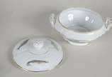 Porcelana Real (1943-1972),  - Serviço de porcelana Real para peixe, decorado com figuras de peixes em policromia e frisos dourados, composto de : 12 pratos rasos, 12 porta espinhas