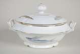 Porcelana Real (1943-1972),  - Serviço de porcelana Real para peixe, decorado com figuras de peixes em policromia e frisos dourados, composto de : 12 pratos rasos, 12 porta espinhas