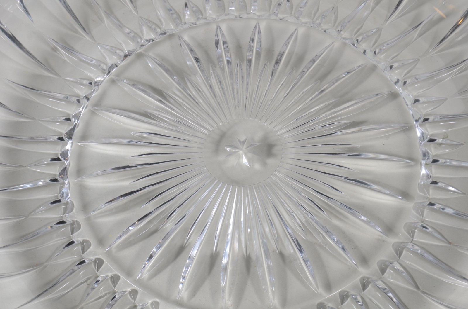 Quatro pratos de vidro/cristal , sendo um com 5 recipientes para... - foto 6 de 11