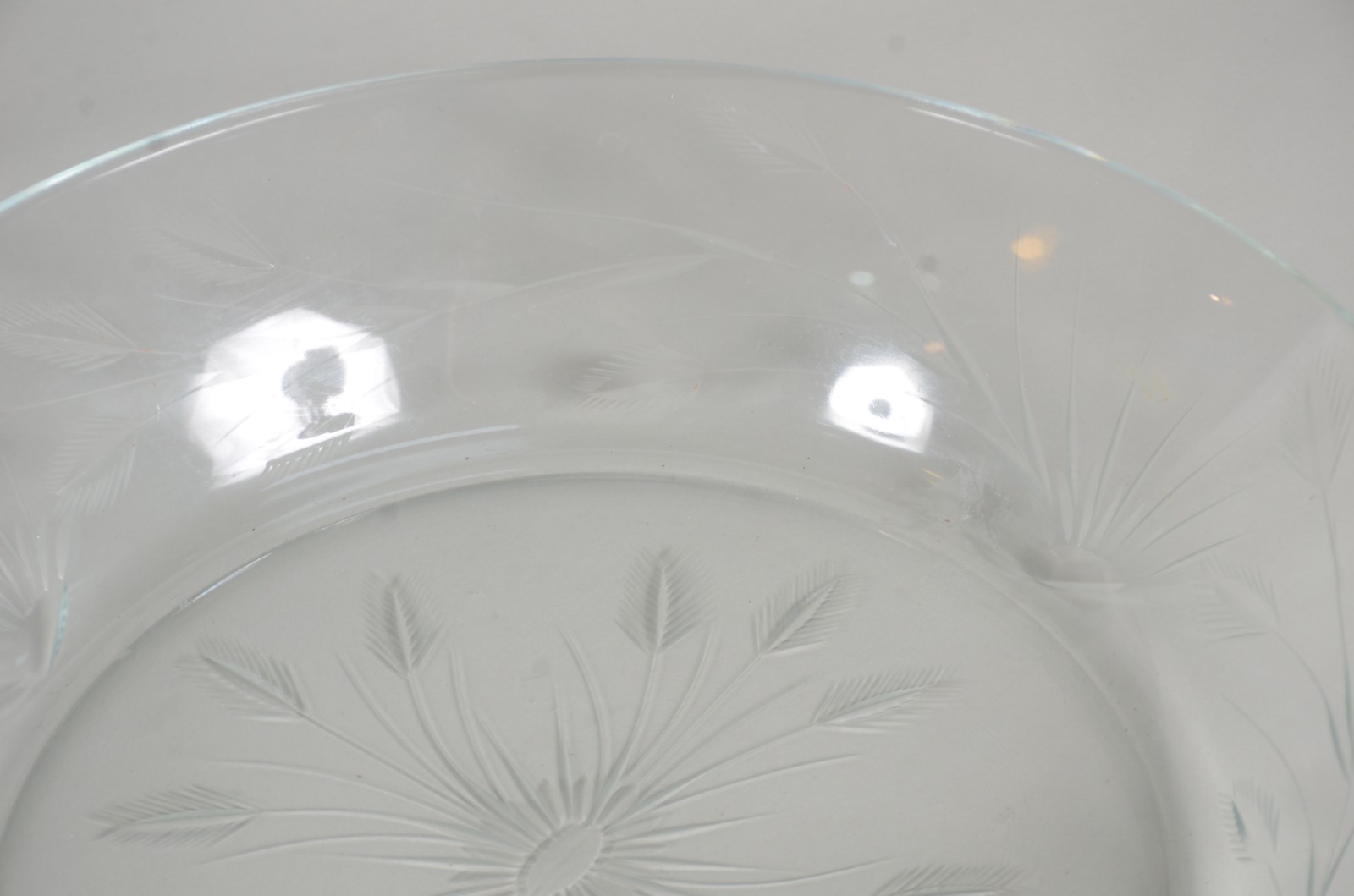 Quatro pratos de vidro/cristal , sendo um com 5 recipientes para... - foto 7 de 11
