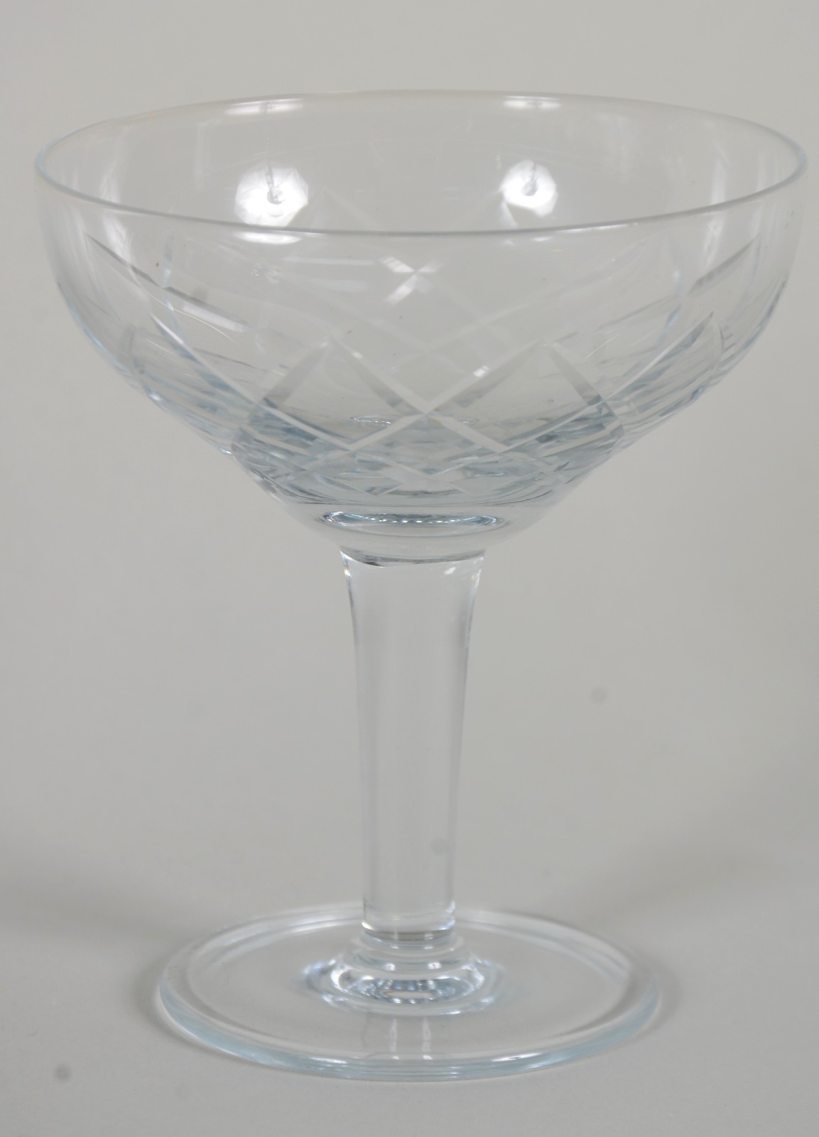 Doze taças de cristal lapidado para champagne. - foto 3 de 6