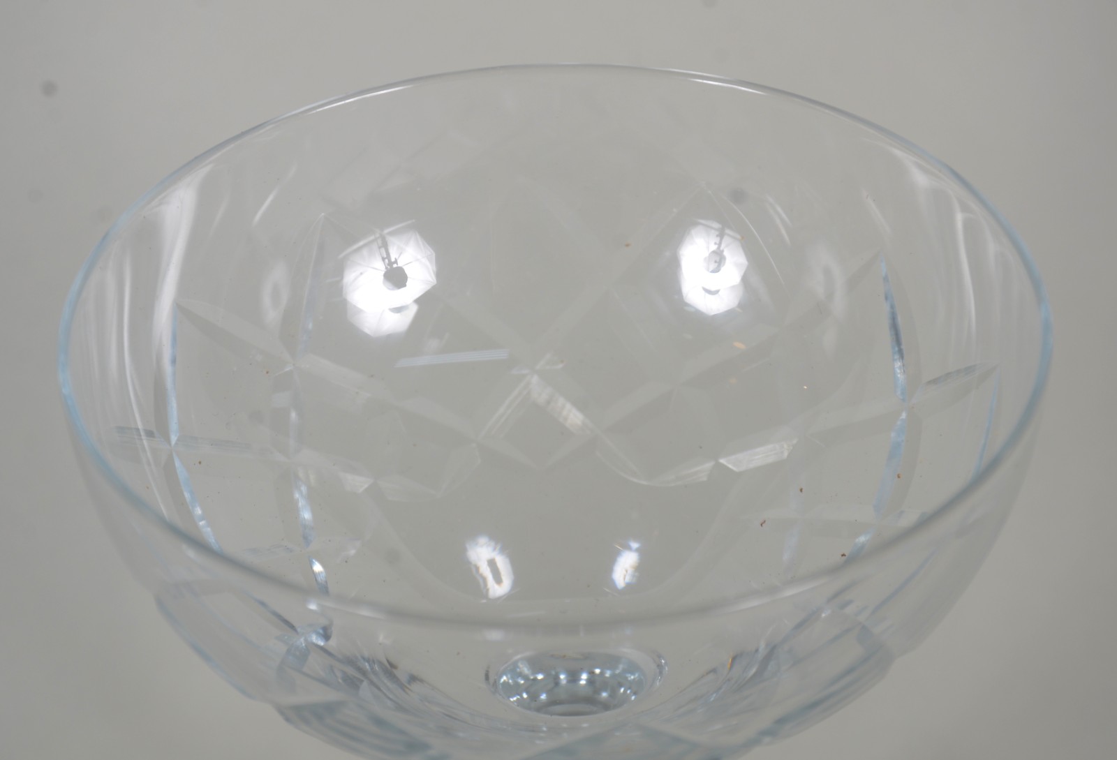 Doze taças de cristal lapidado para champagne. - foto 4 de 6