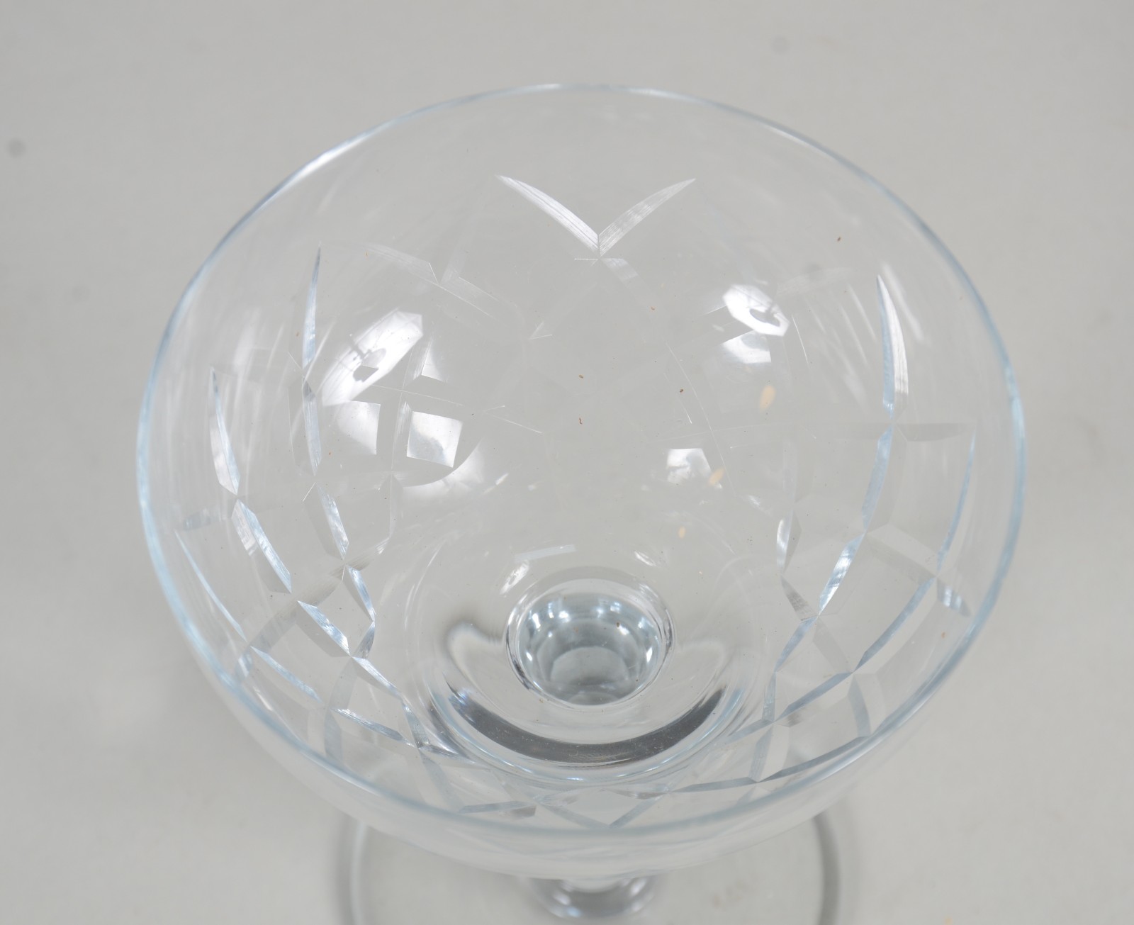 Doze taças de cristal lapidado para champagne. - foto 5 de 6