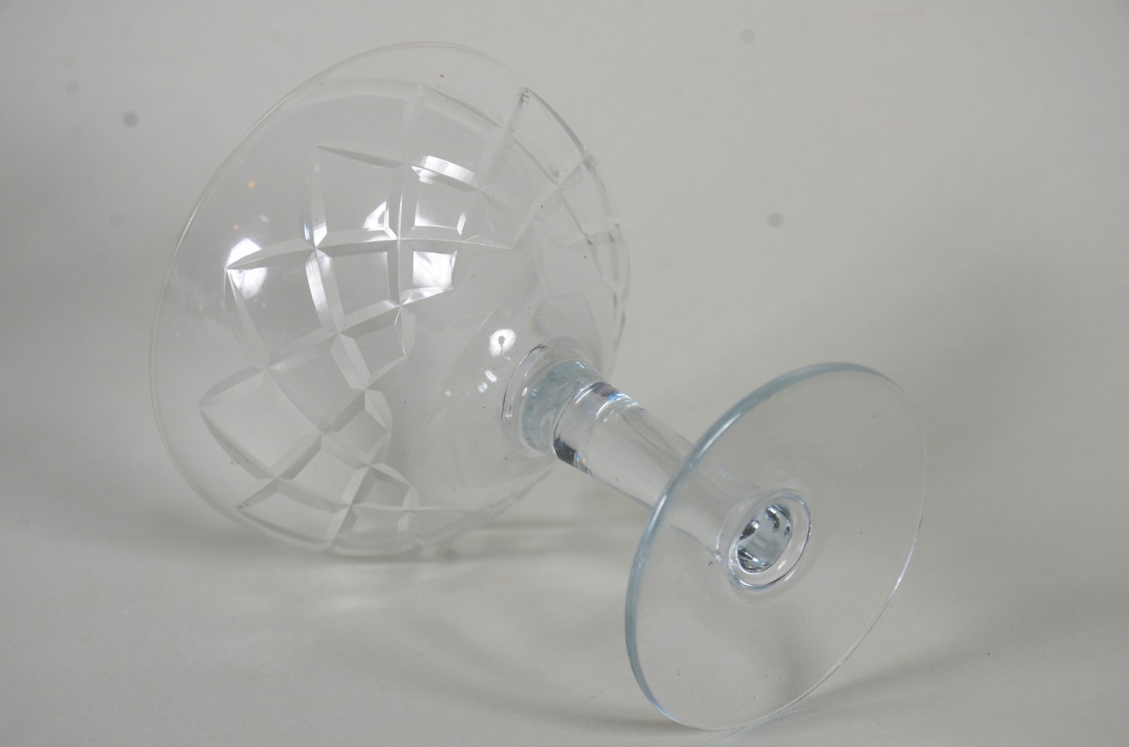 Doze taças de cristal lapidado para champagne. - foto 6 de 6