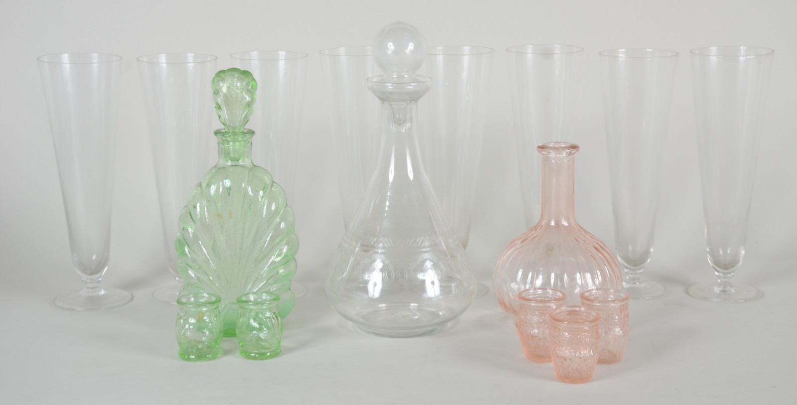 Diversas peças, sendo: 8 tulipas de cristal/vidro para cerveja... - foto 1 de 10
