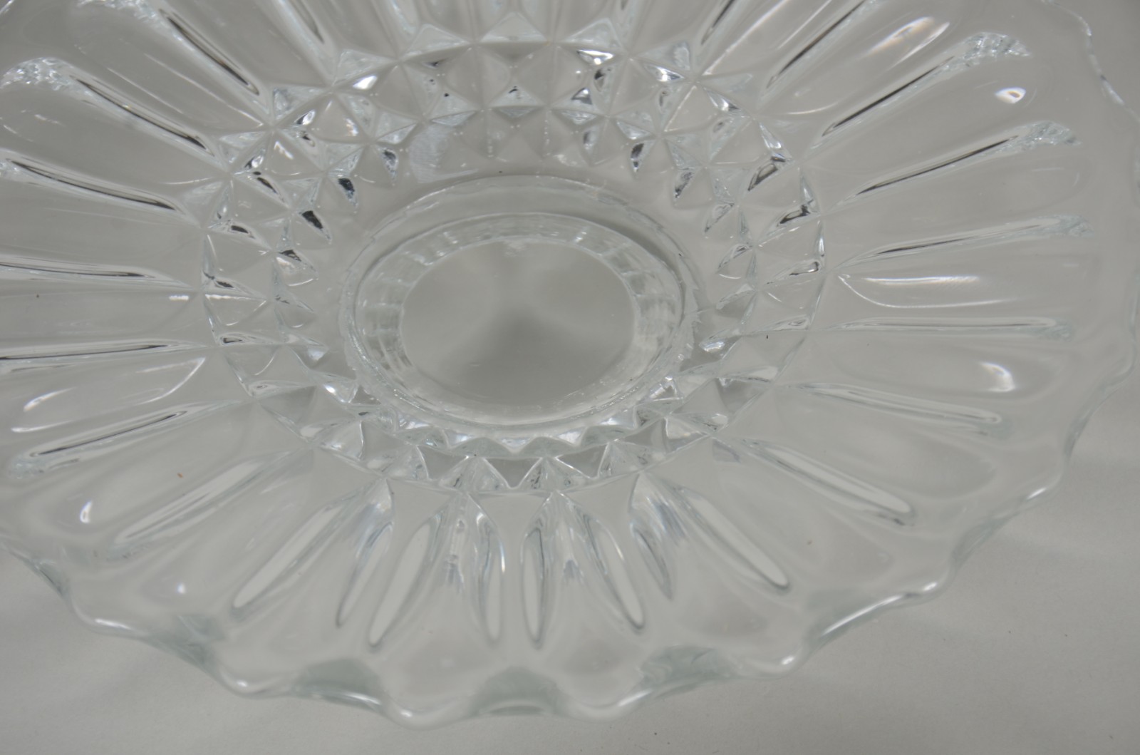 Diversas peças de cristal lapidado, sendo: 2 saladeiras, 7 bolws e 2... - foto 7 de 11