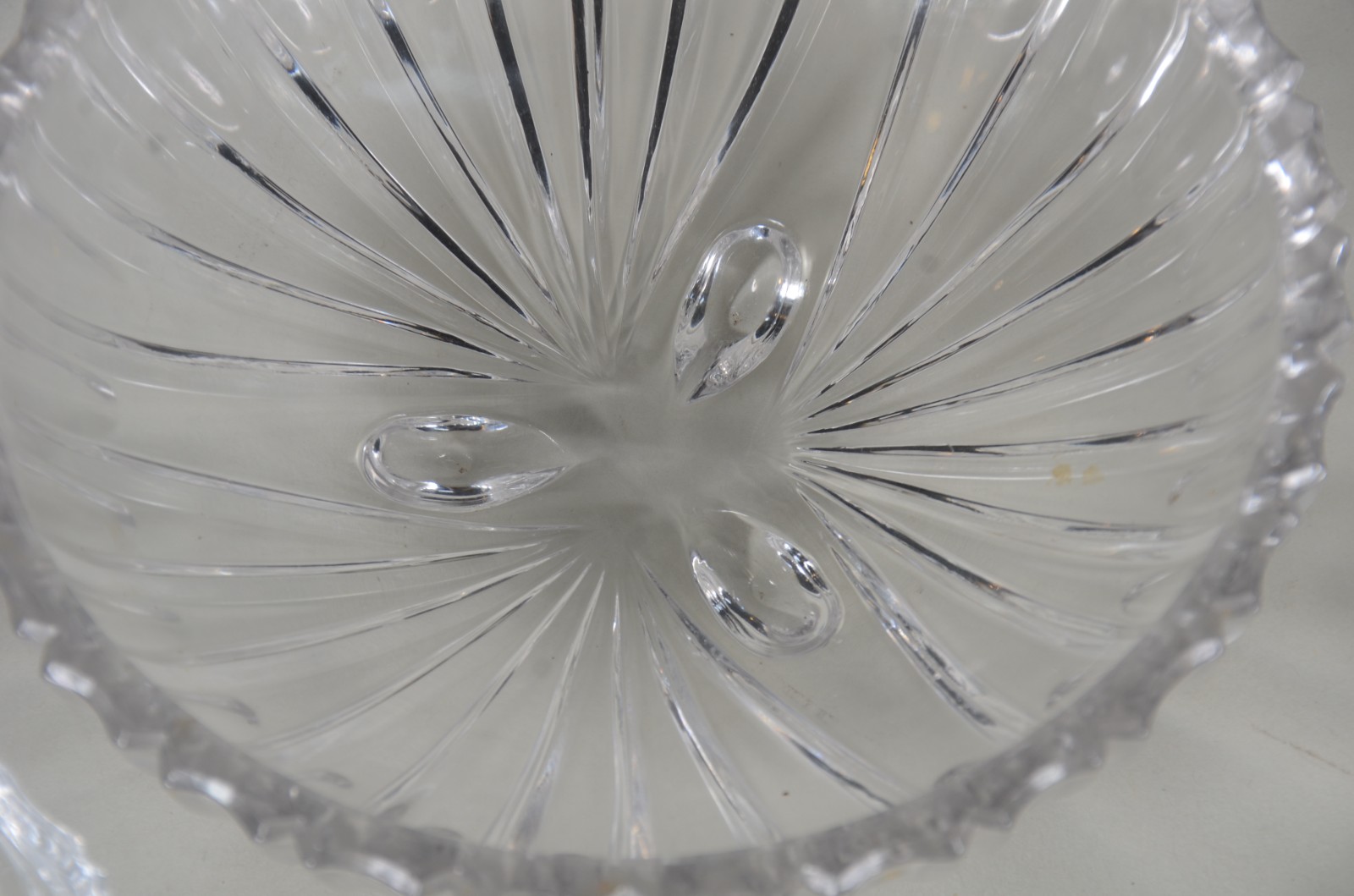 Diversas peças de cristal lapidado, sendo: 2 saladeiras, 7 bolws e 2... - foto 10 de 11