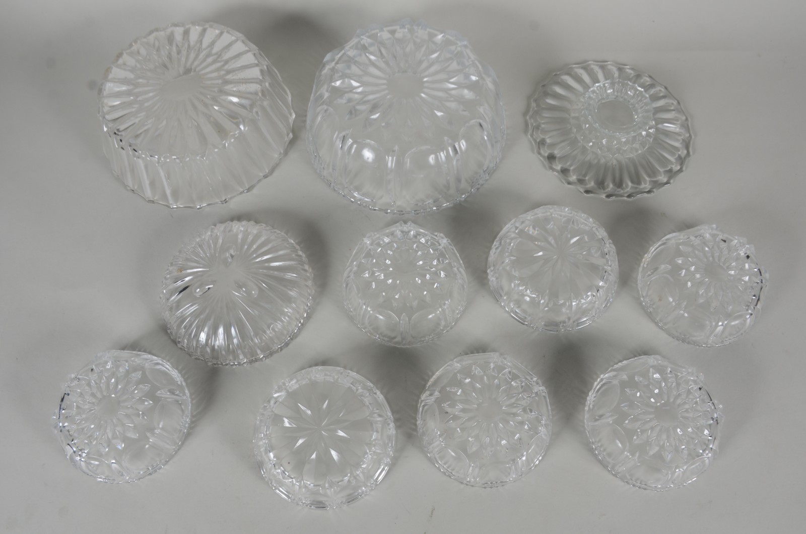 Diversas peças de cristal lapidado, sendo: 2 saladeiras, 7 bolws e 2... - foto 11 de 11