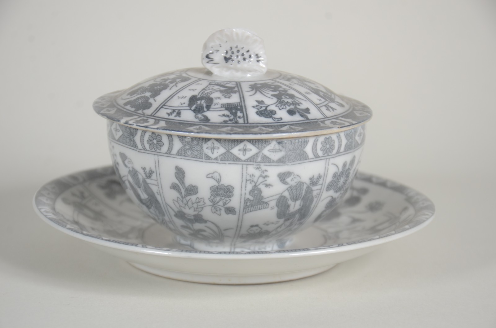 Aparelho de chá de porcelana japonesa "casca de ovo", decorado com... - foto 2 de 11