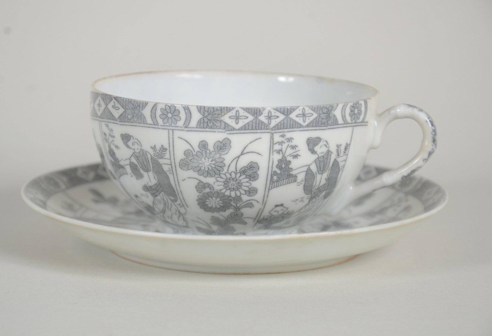 Aparelho de chá de porcelana japonesa "casca de ovo", decorado com... - foto 3 de 11